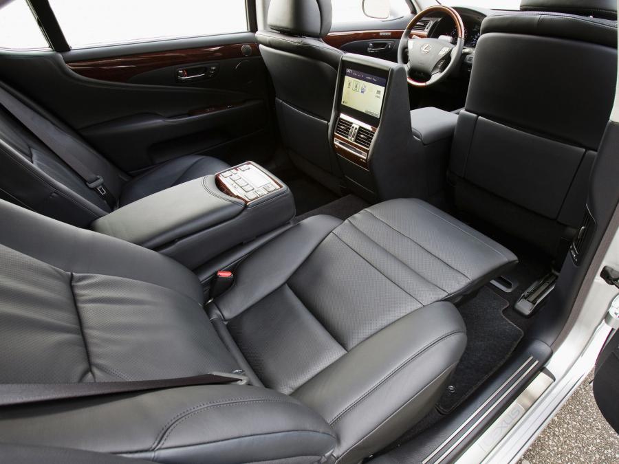  Lexus LS460L AWD 2009 года  (фото 2 из 9)